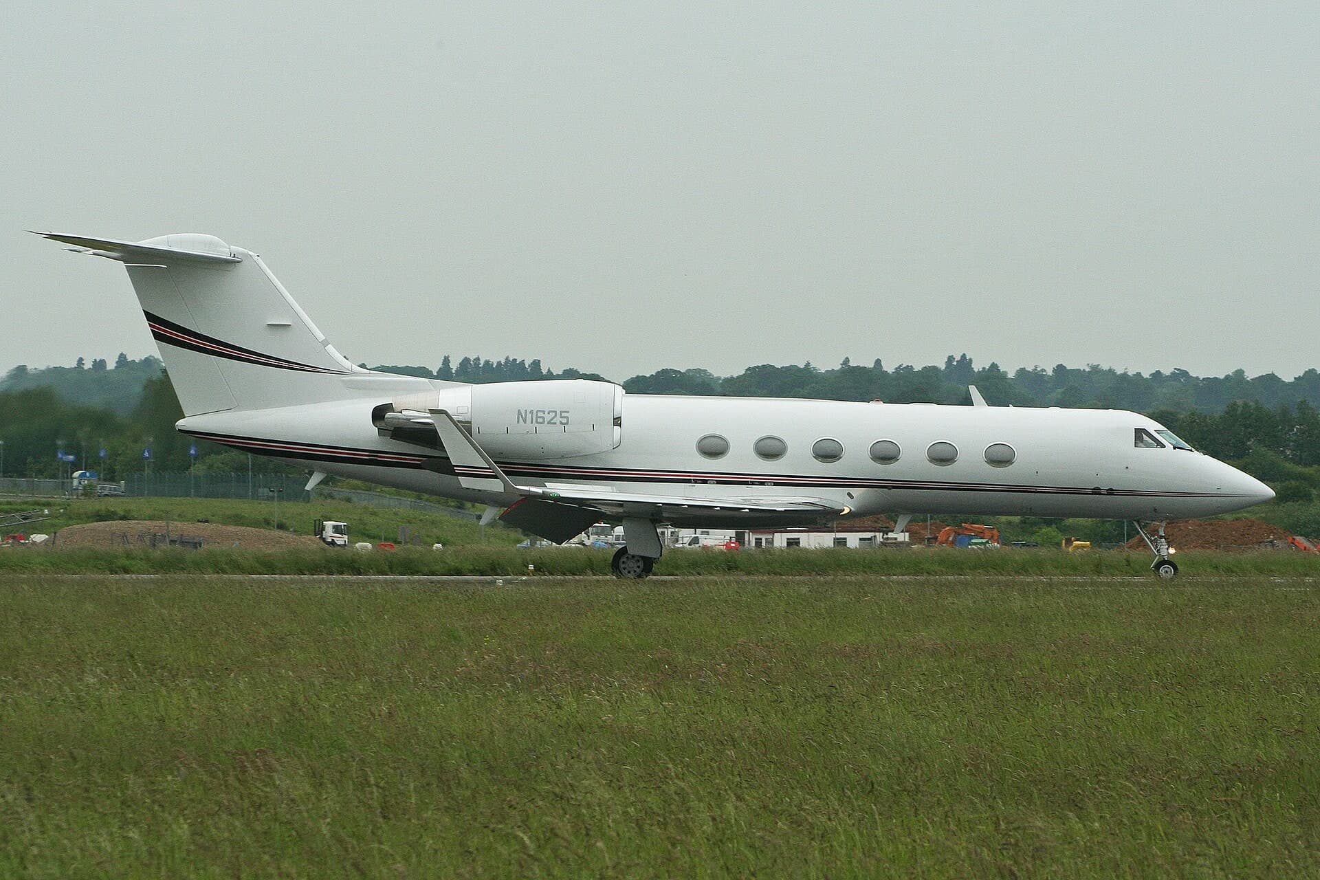 N1625 — Business jet
