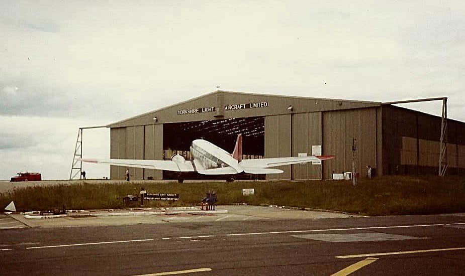 G-AMPY — Twin-engine aircraft