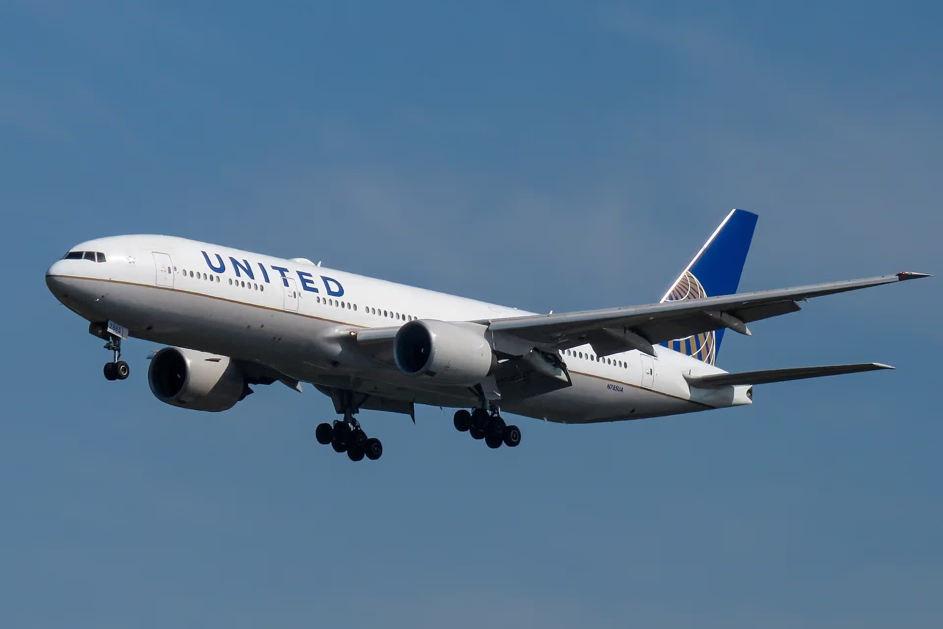 N785UA — Boeing