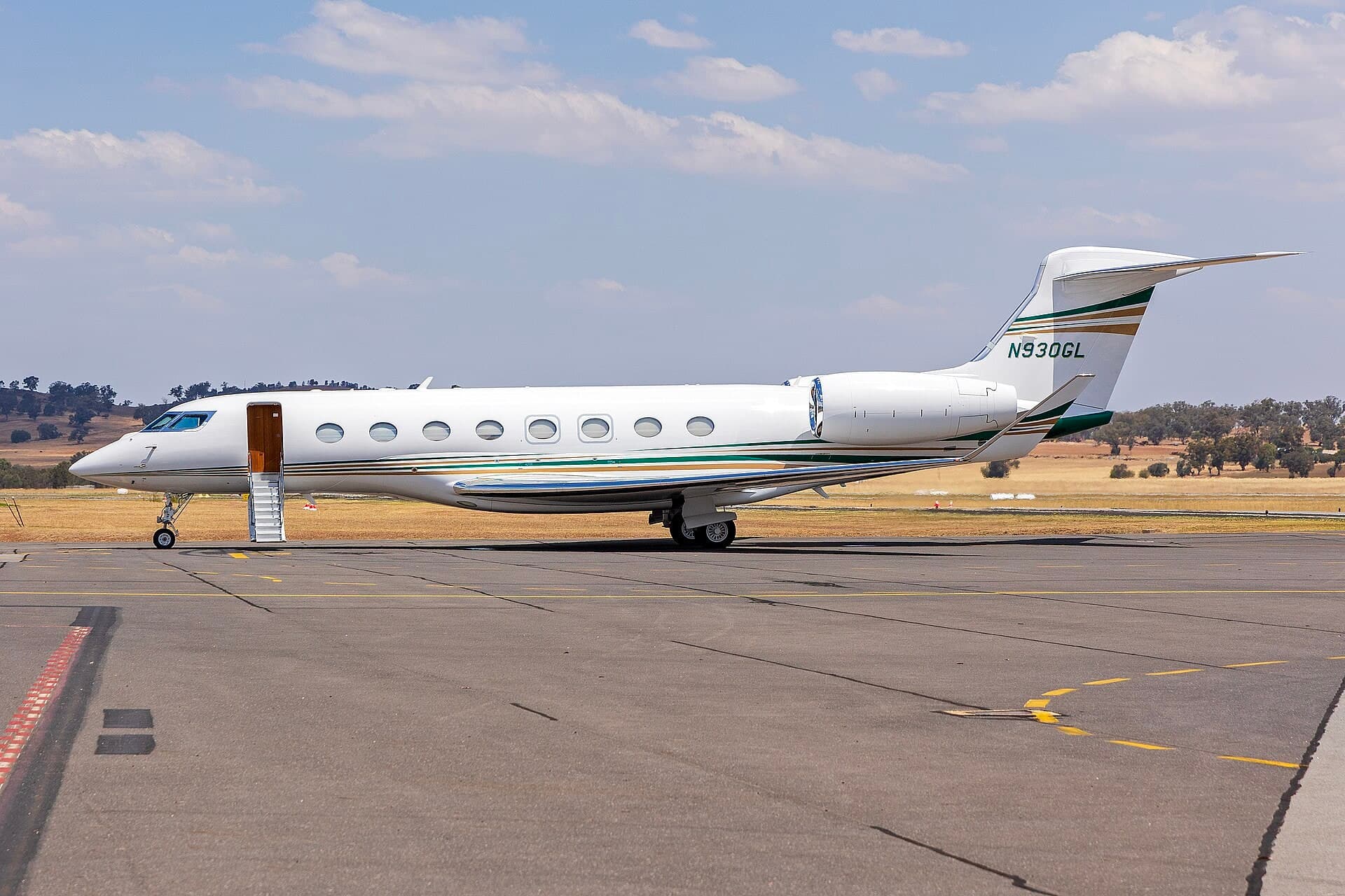 N930GL — Business jet