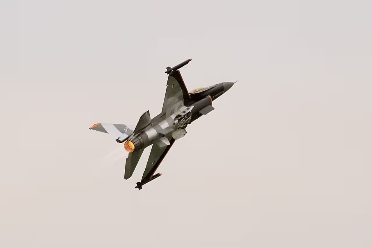 Unidentified — Single-engine aircraft