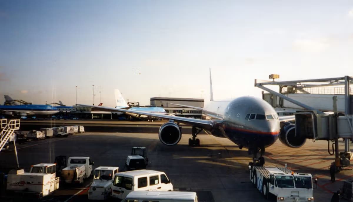 N771UA — Twin-engine aircraft