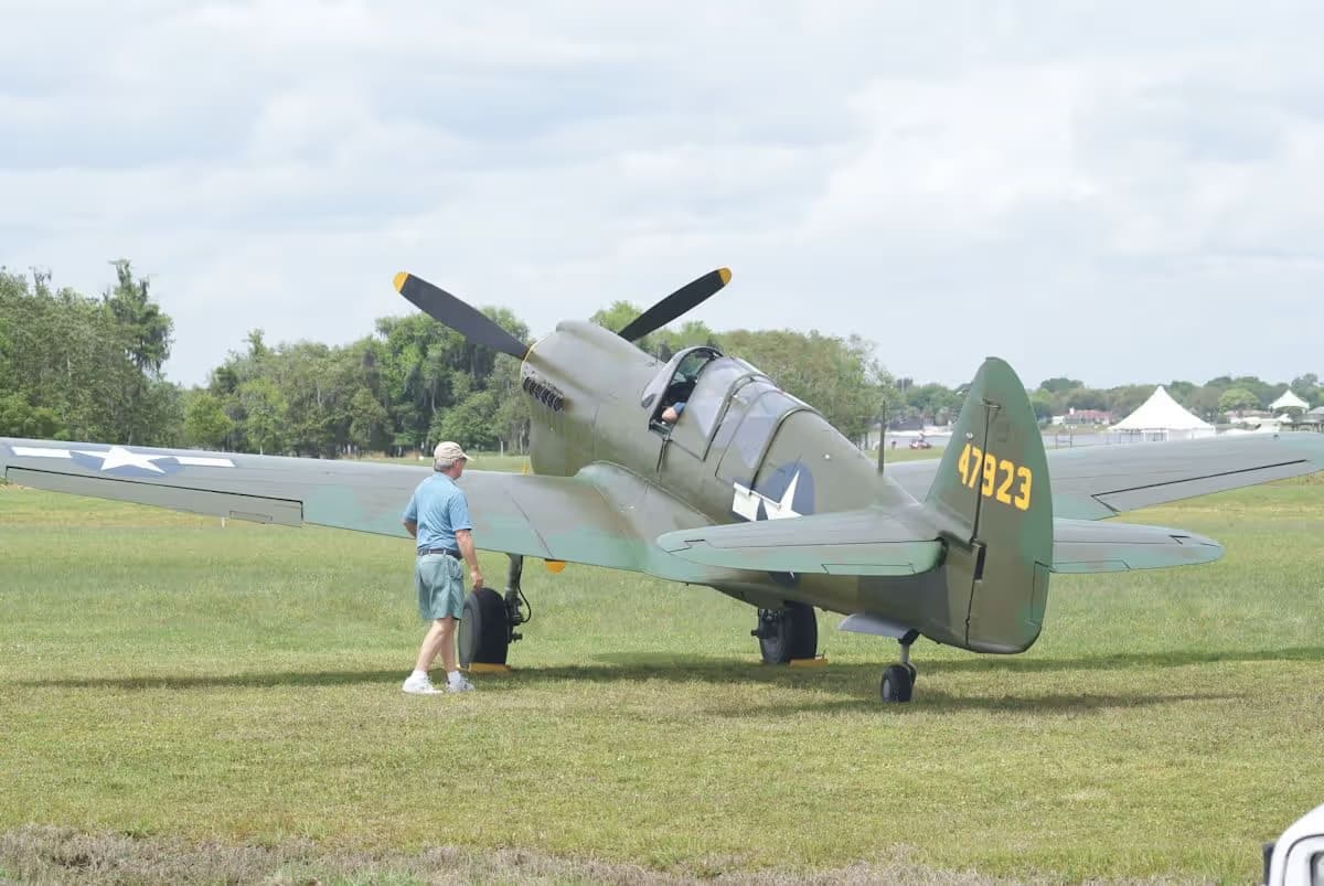 Unidentified — Single-engine aircraft