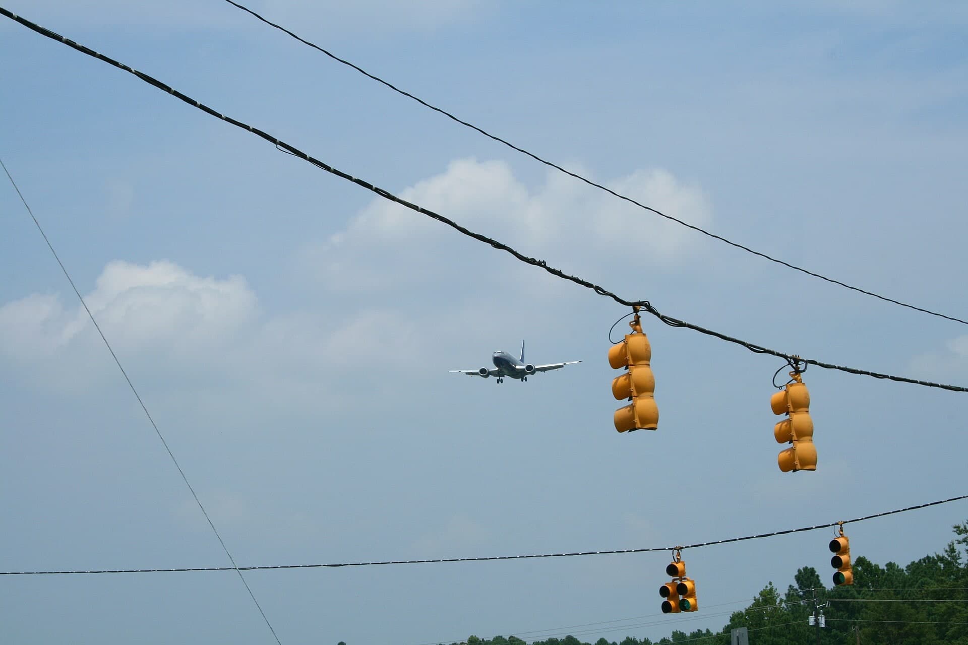 N365UA — Twin-engine aircraft