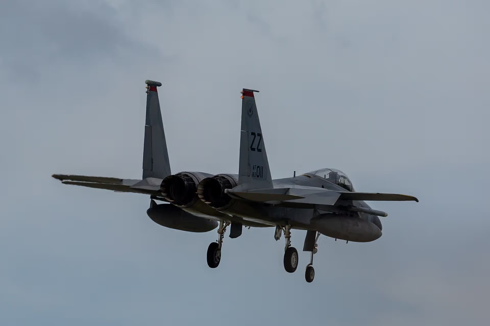 Unidentified — Twin-engine aircraft