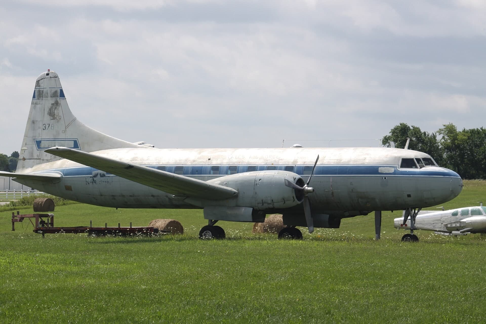 N43941 — Twin-engine aircraft