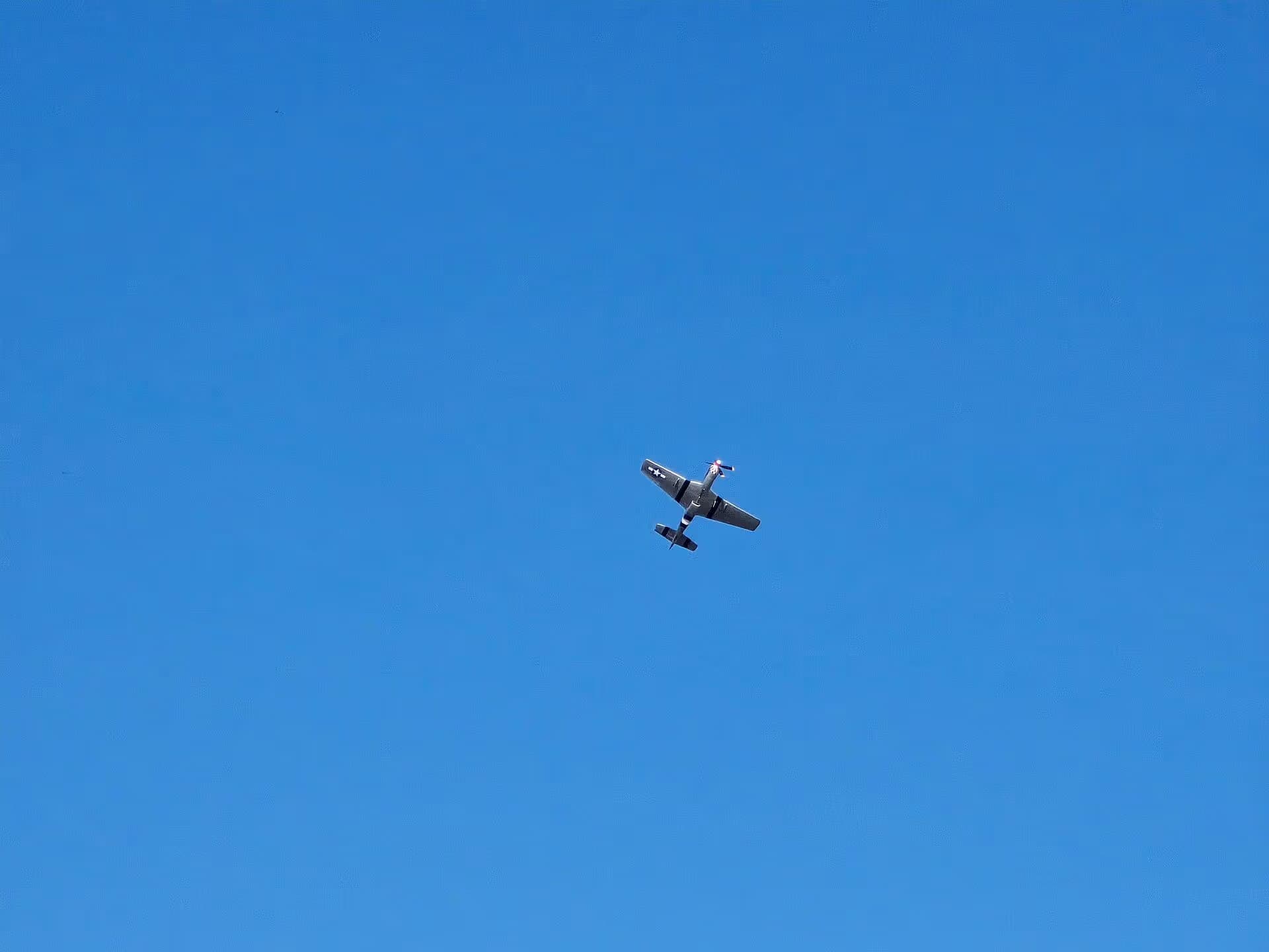 Unidentified — Single-engine aircraft
