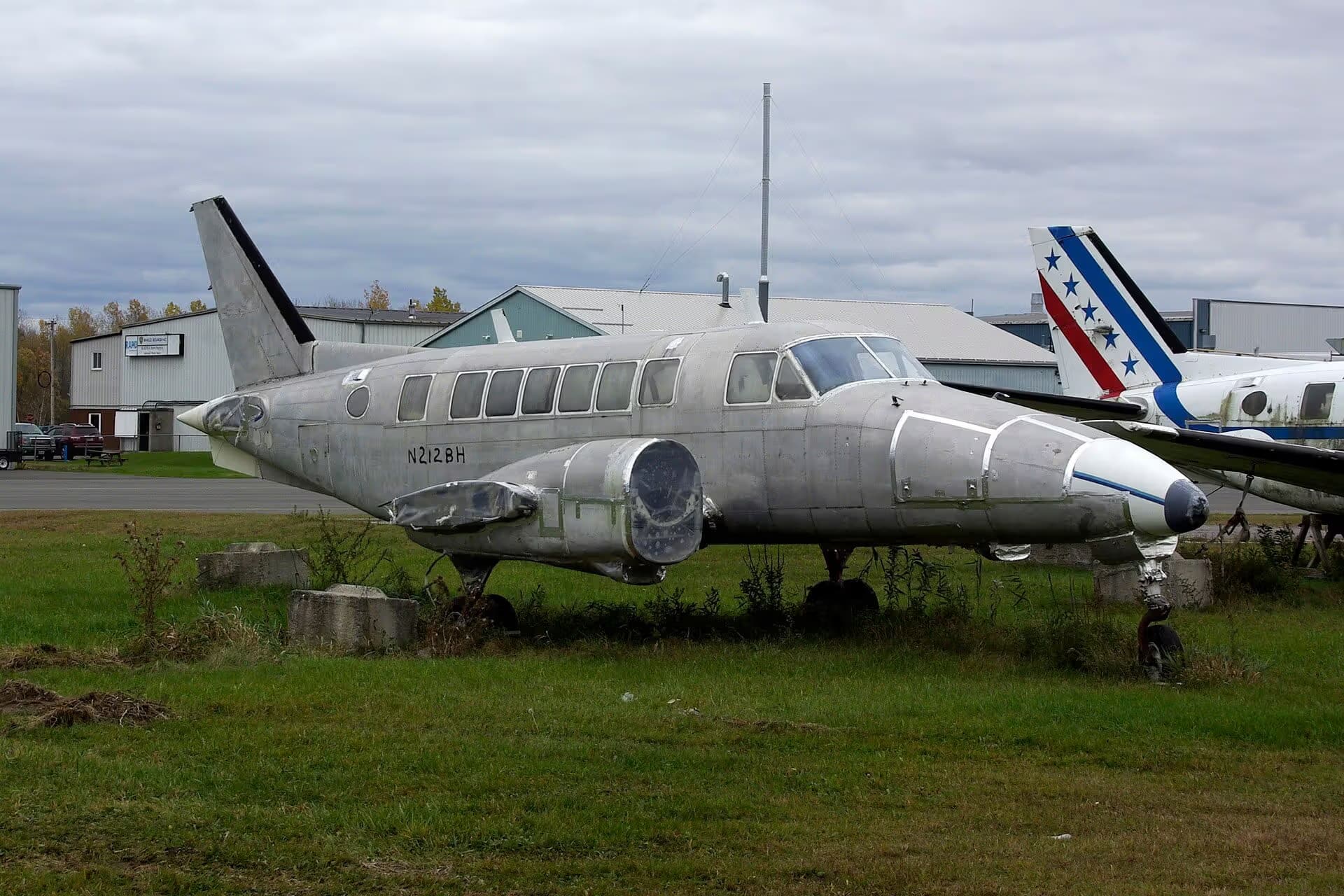 N212BH — Twin-engine aircraft