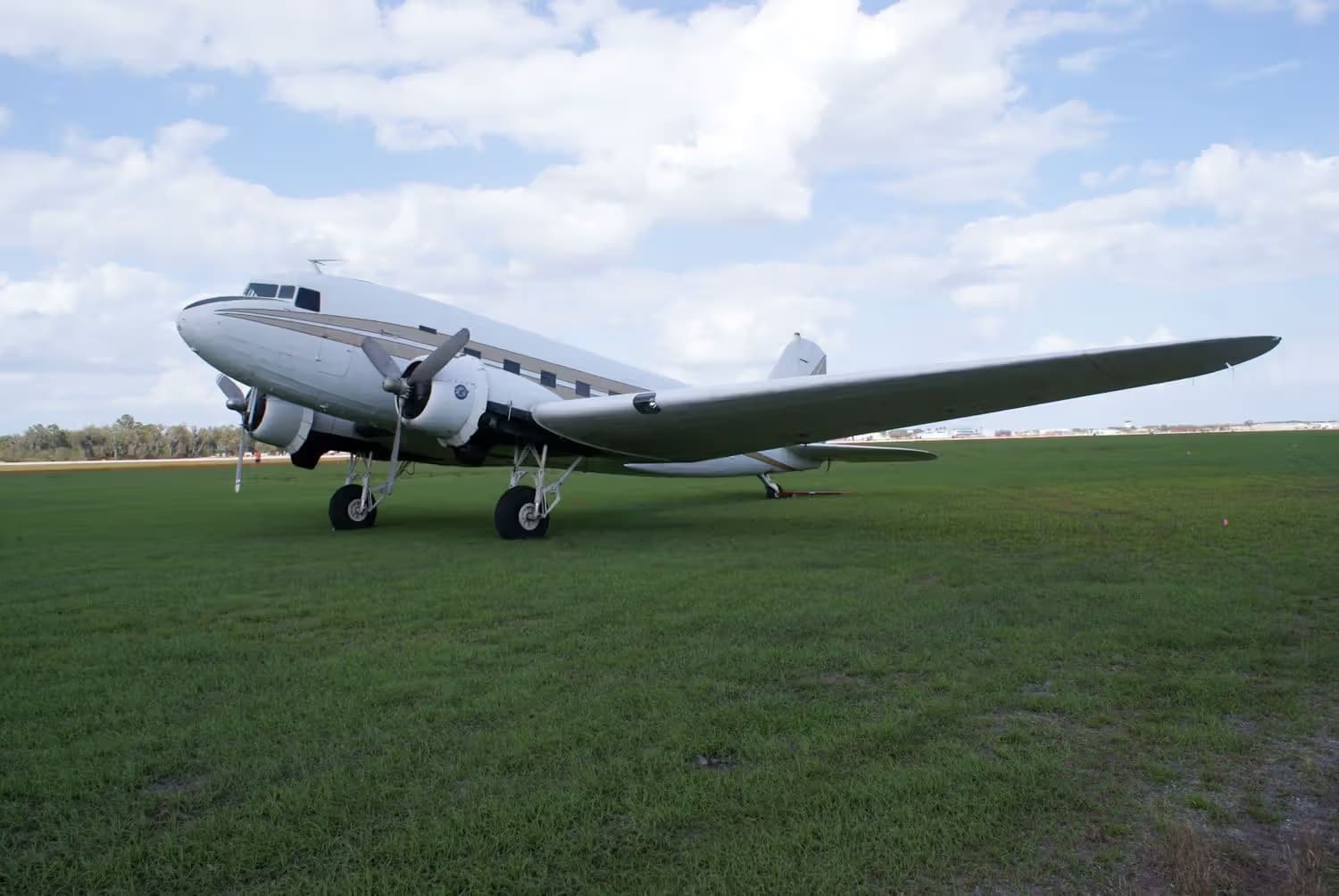 N839M — Twin-engine aircraft