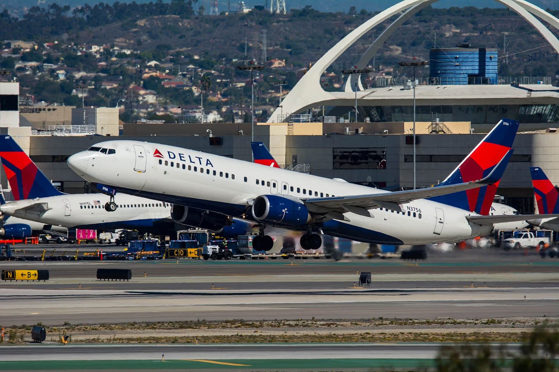 N3756 — Twin-engine aircraft