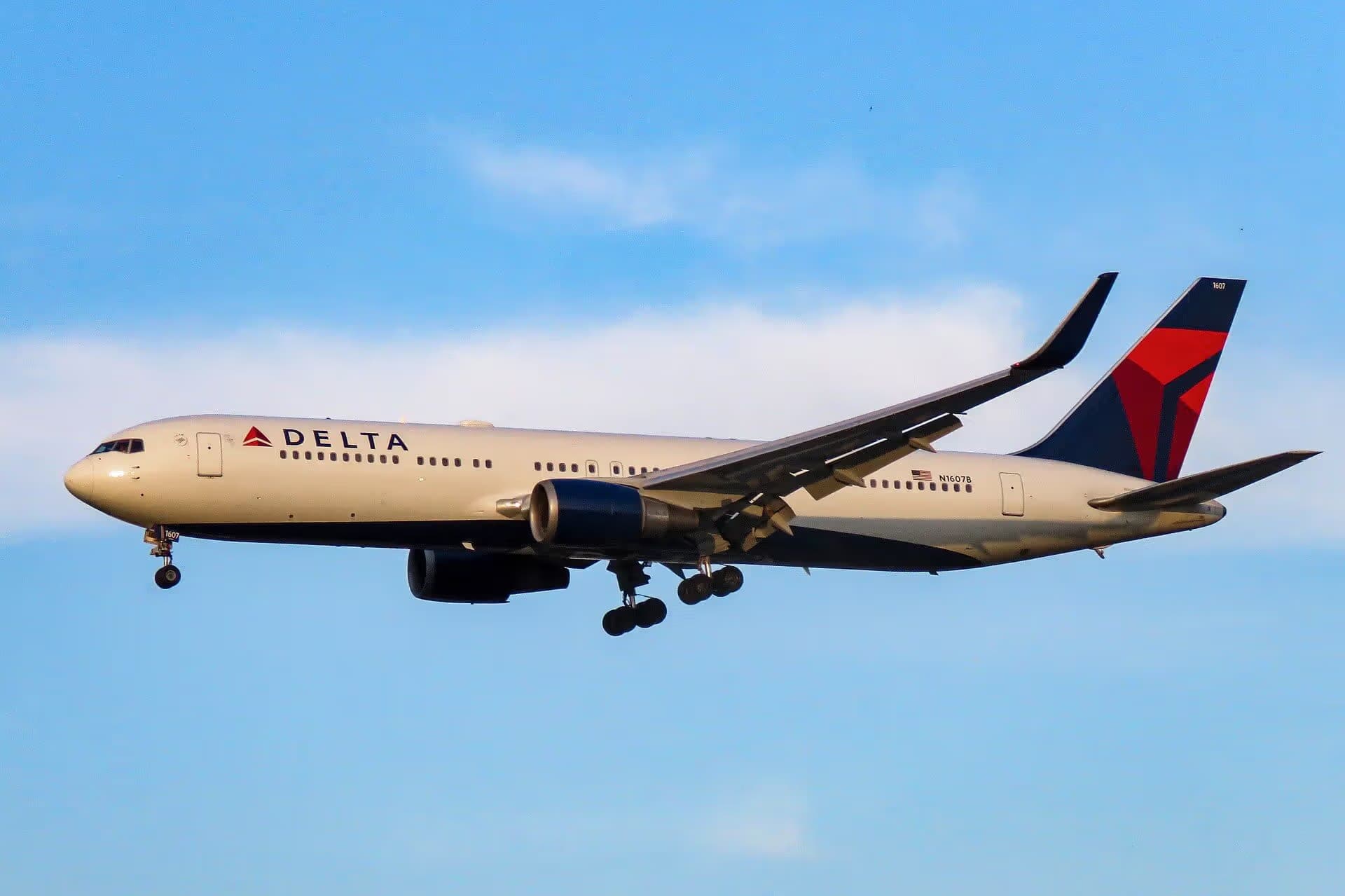 N1607B — Boeing