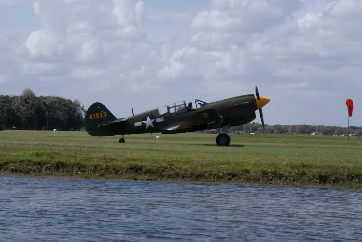 Unidentified — Single-engine aircraft