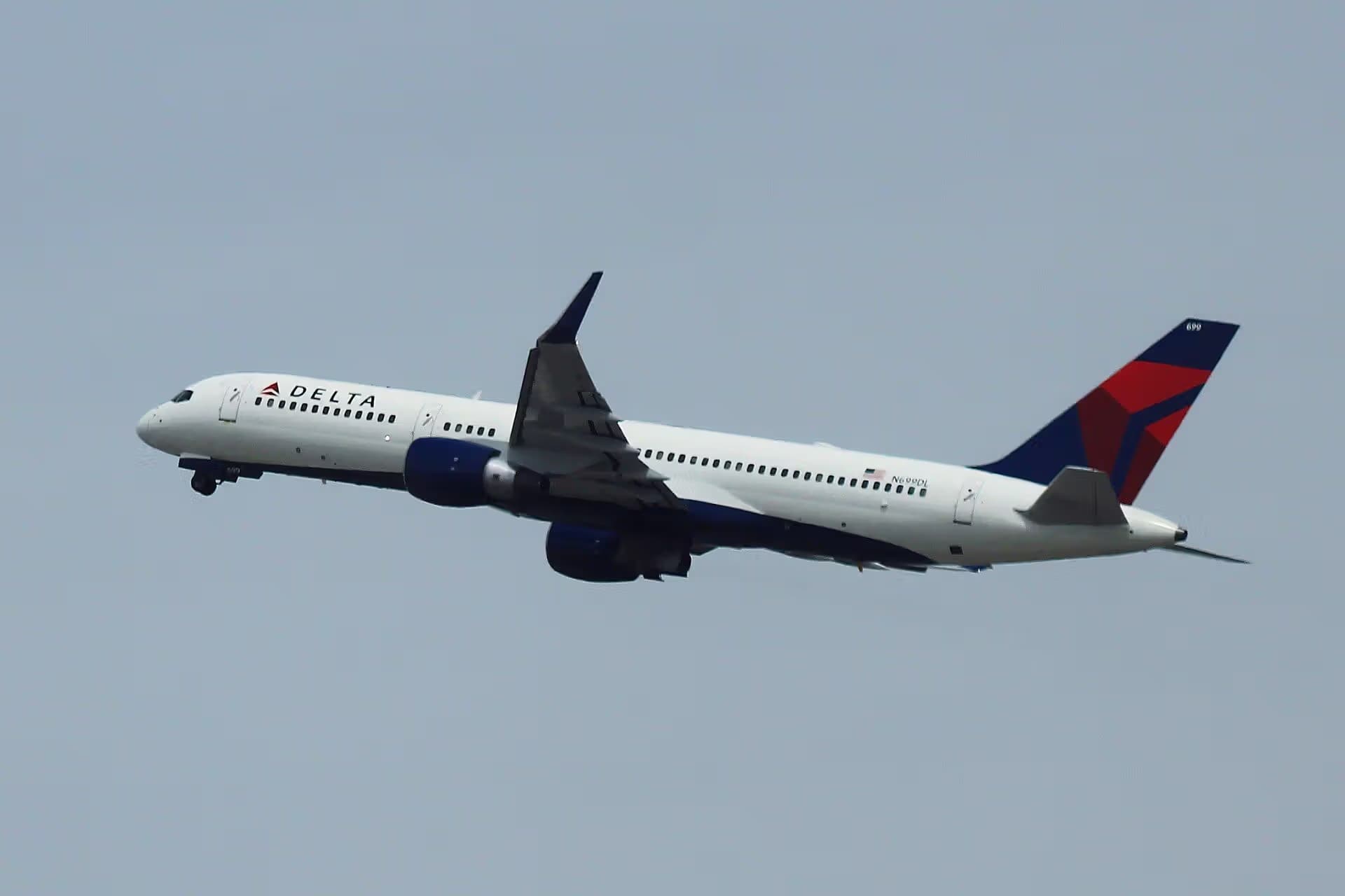 N699DL — Boeing