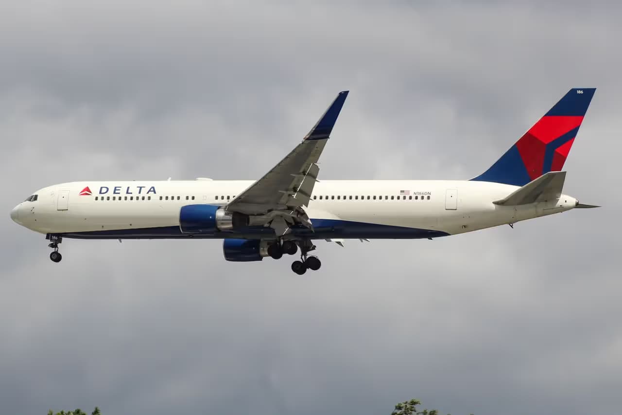 N186DN — Twin-engine aircraft