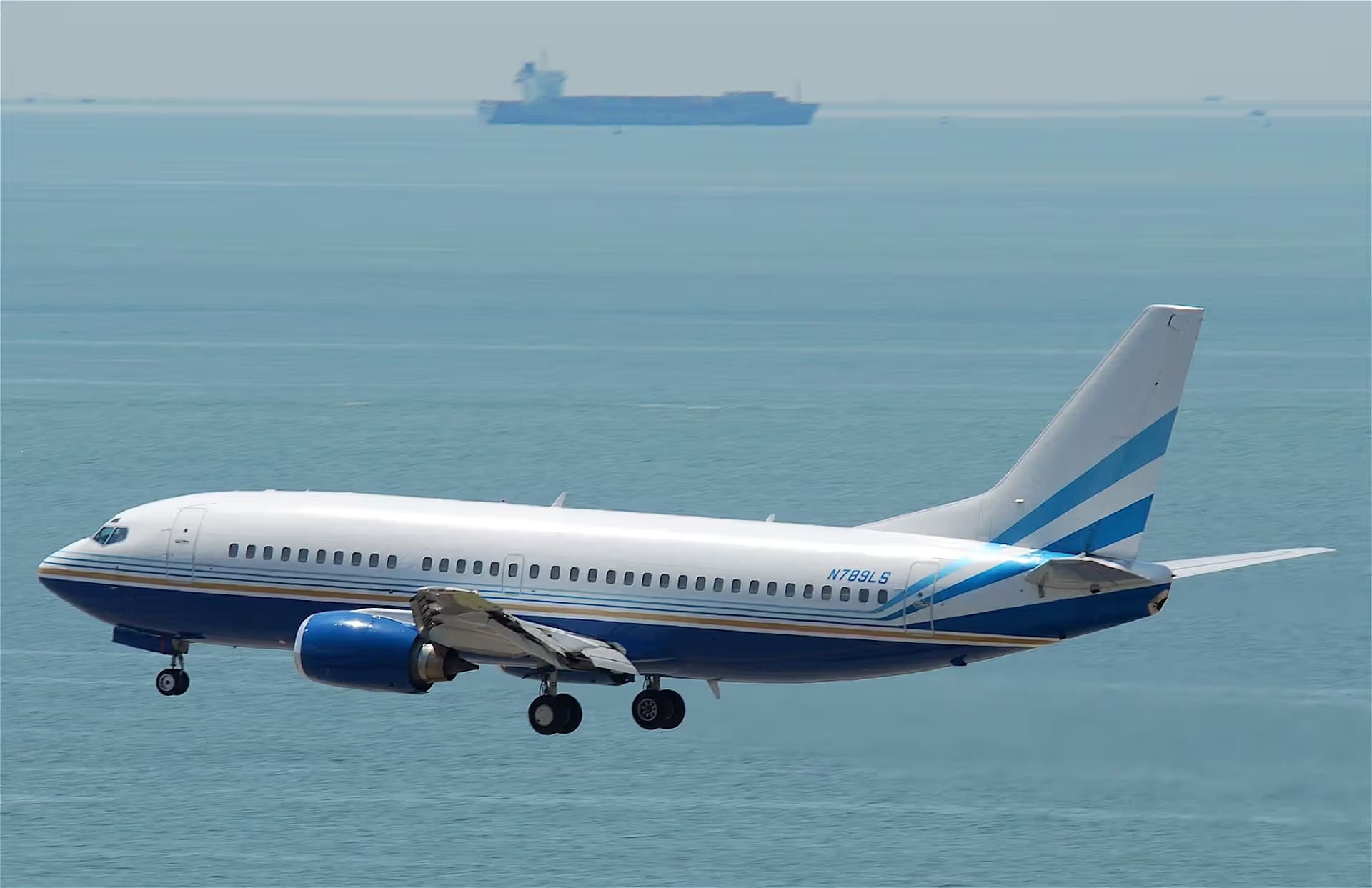 N789LS — Twin-engine aircraft