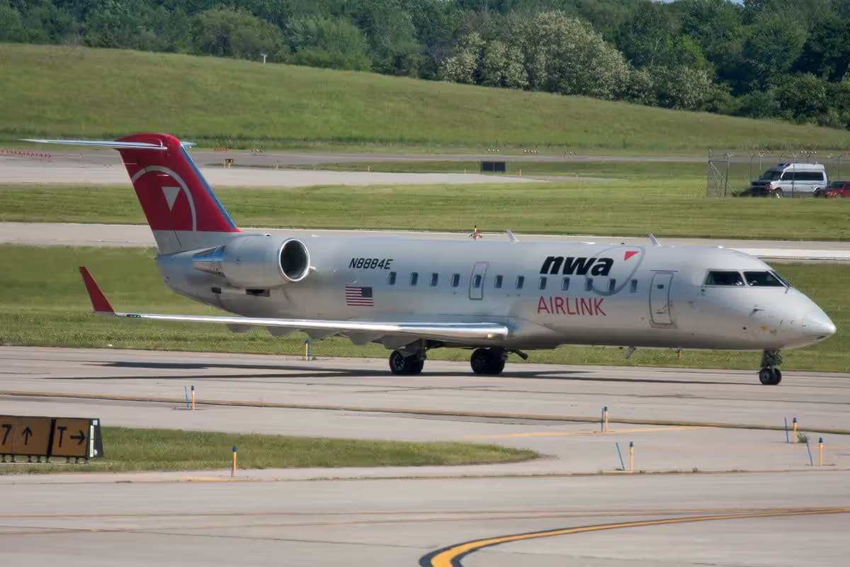 N8884E — Aircraft
