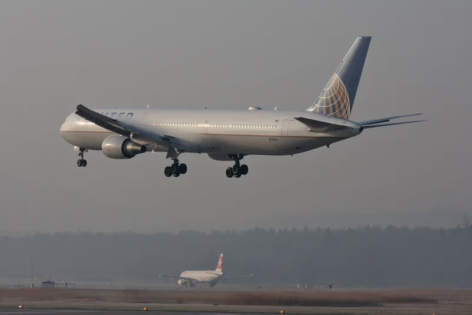 N76054 — Boeing