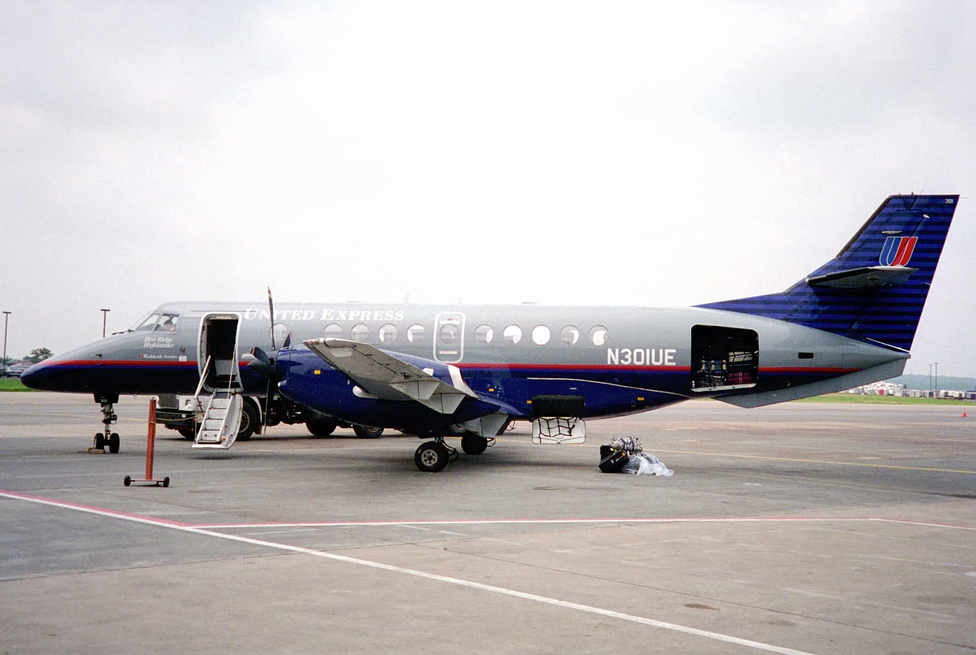 N301UE — Twin-engine aircraft