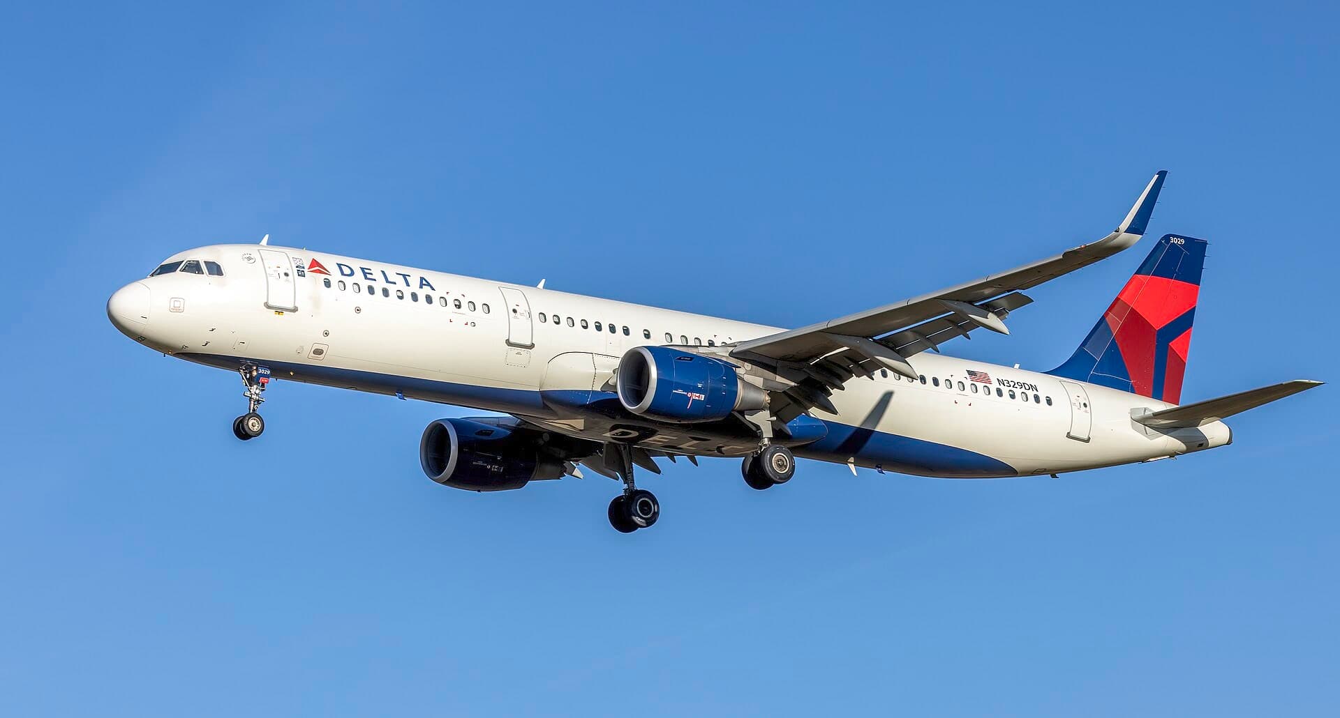 N329DN — Twin-engine aircraft