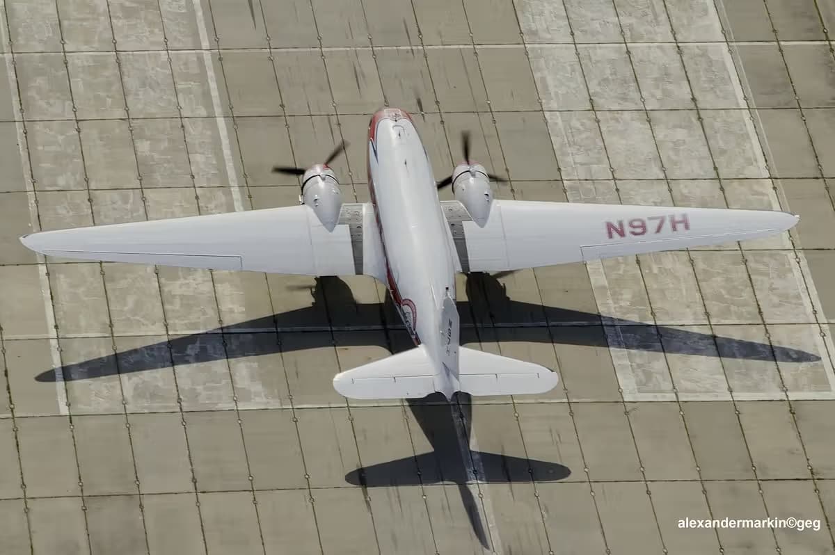 N97H — Twin-engine aircraft