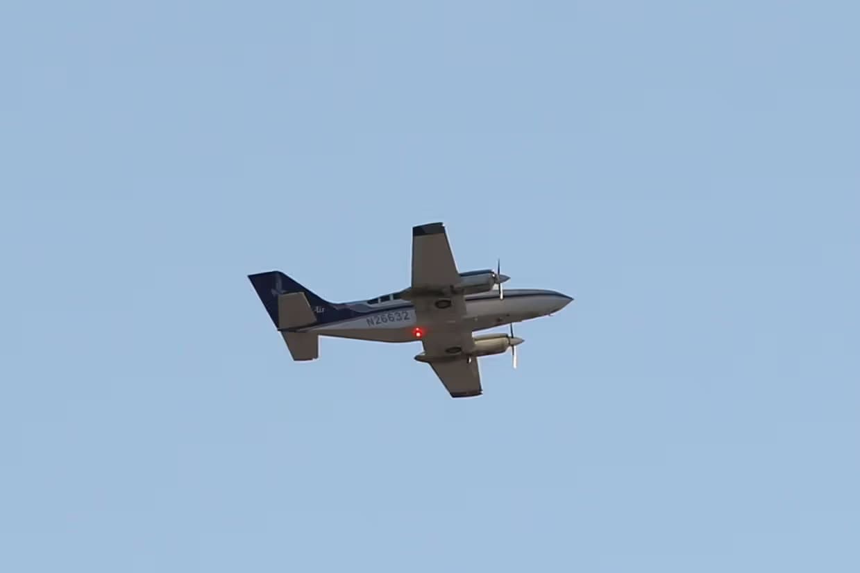 N26632 — Twin-engine aircraft