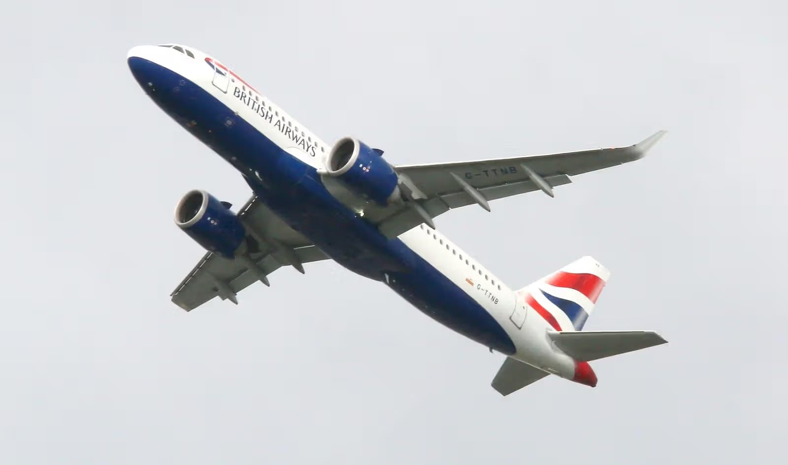 G-TTNB — Twin-engine aircraft
