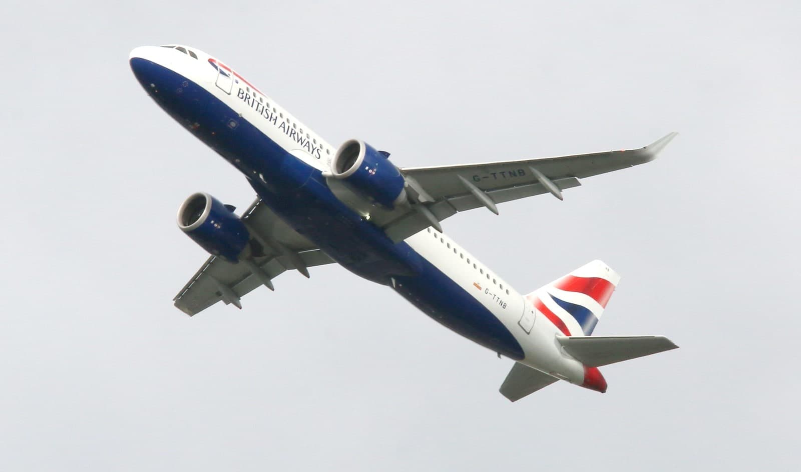 G-TTNB — Twin-engine aircraft