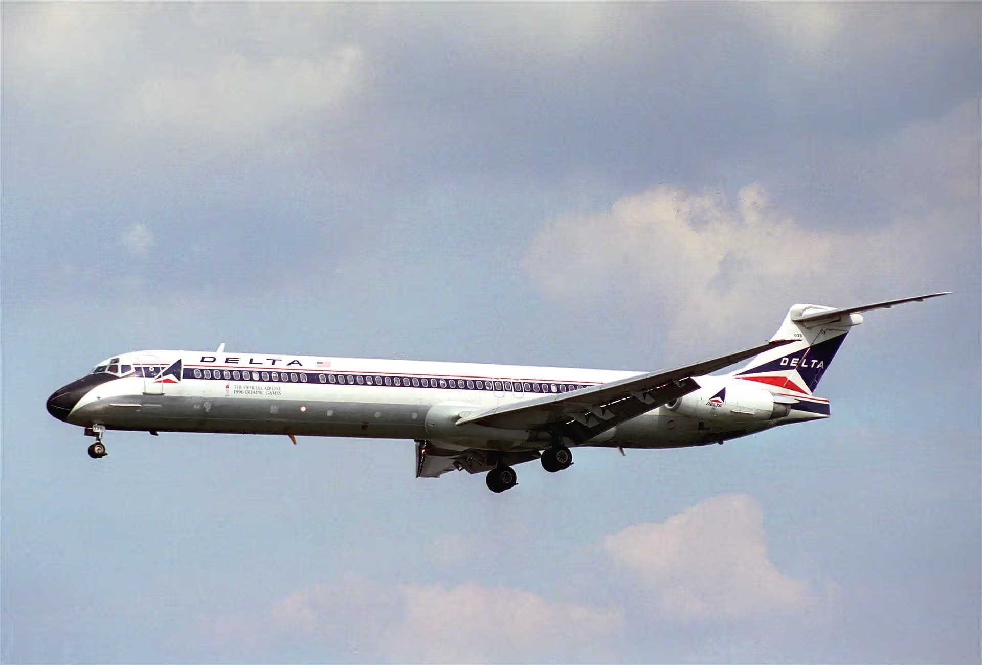 N938DL — Twin-engine aircraft