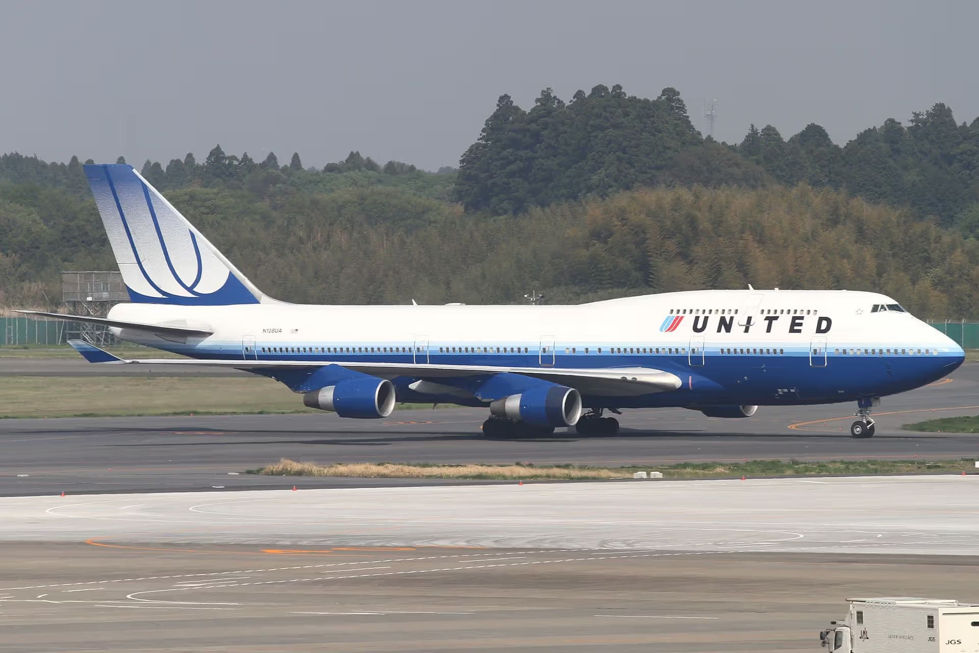N128UA — Boeing