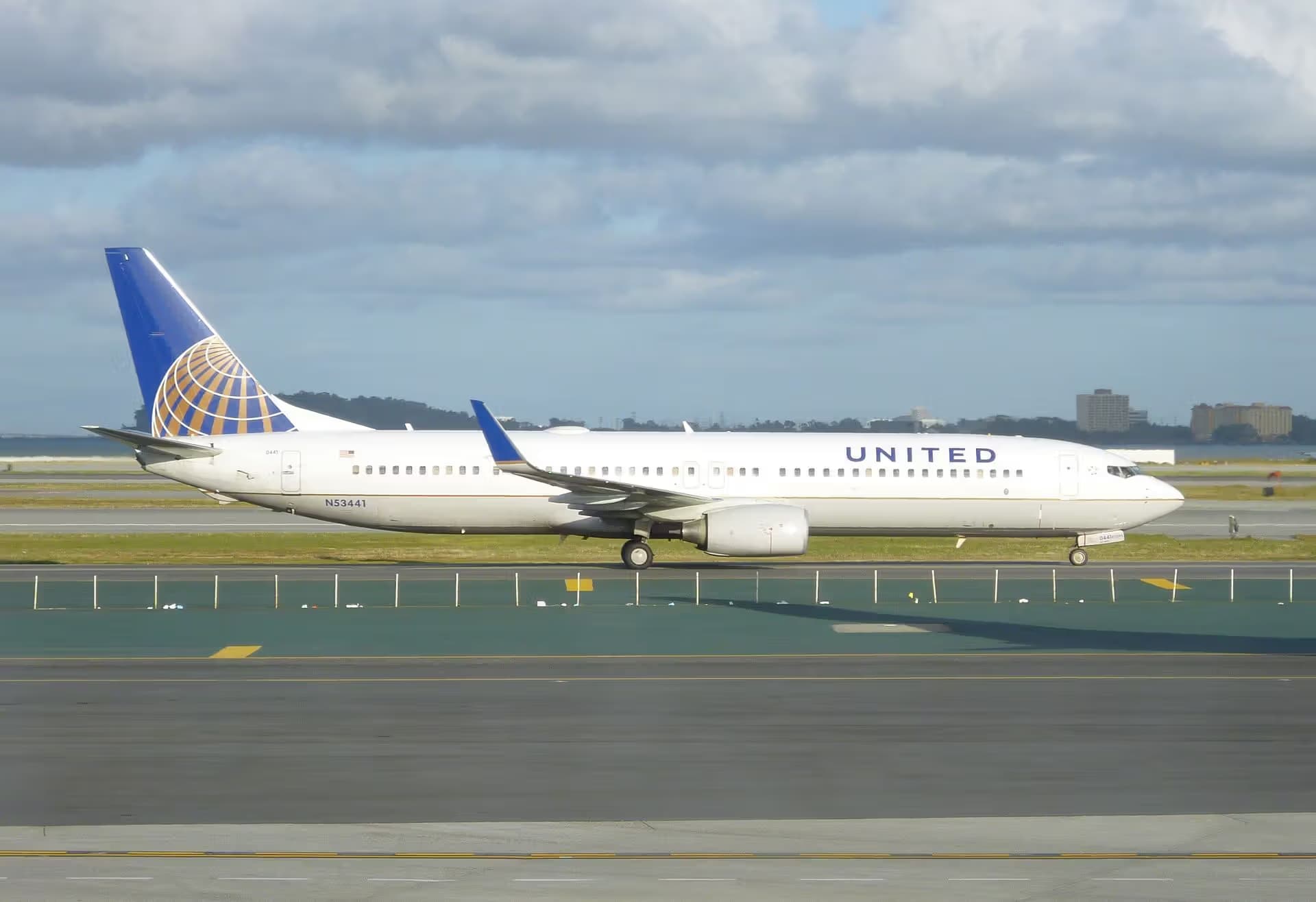 N53441 — Twin-engine aircraft