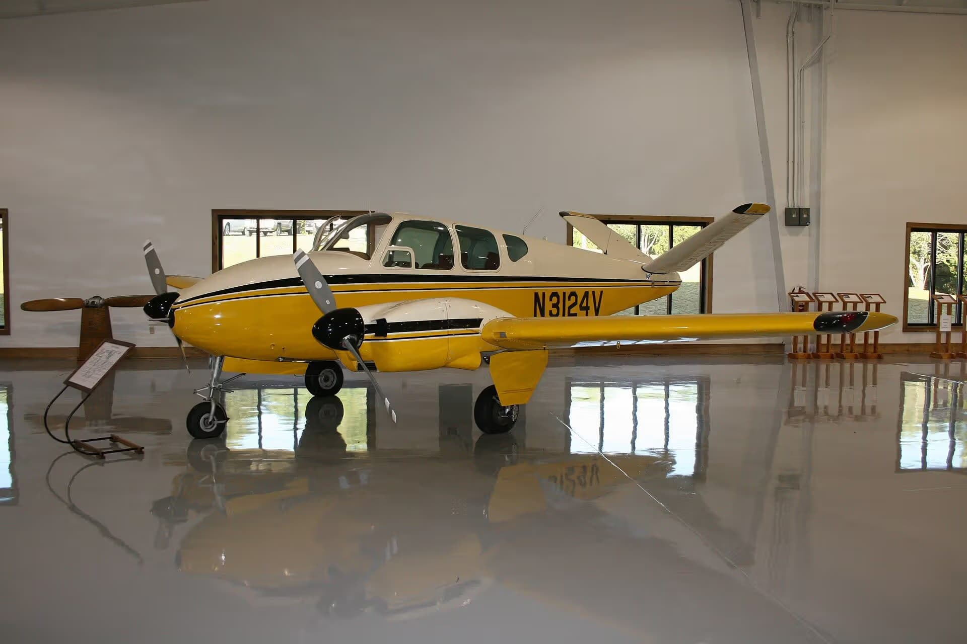 N3124V — Twin-engine aircraft