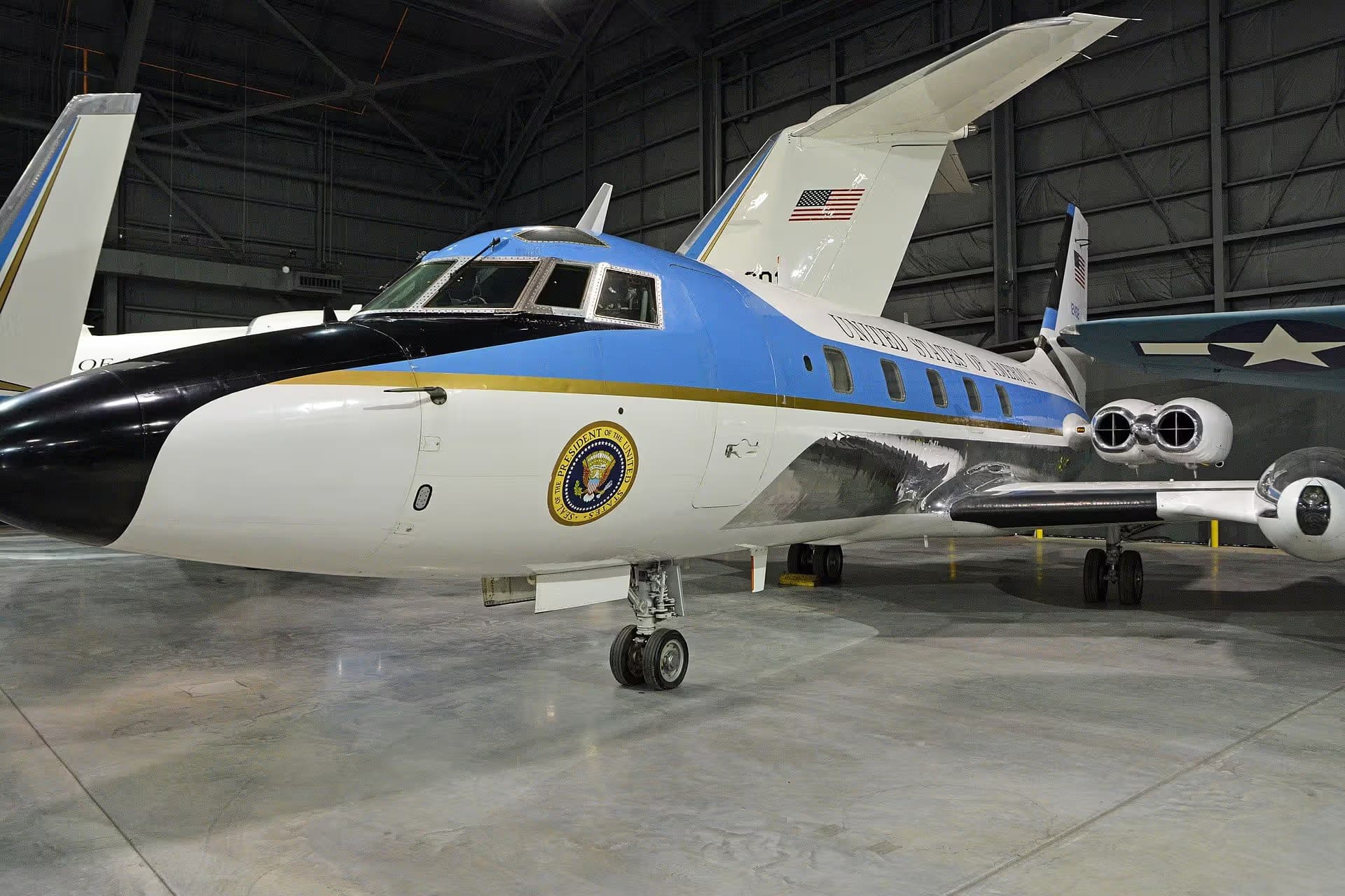 Unidentified — Twin-engine aircraft