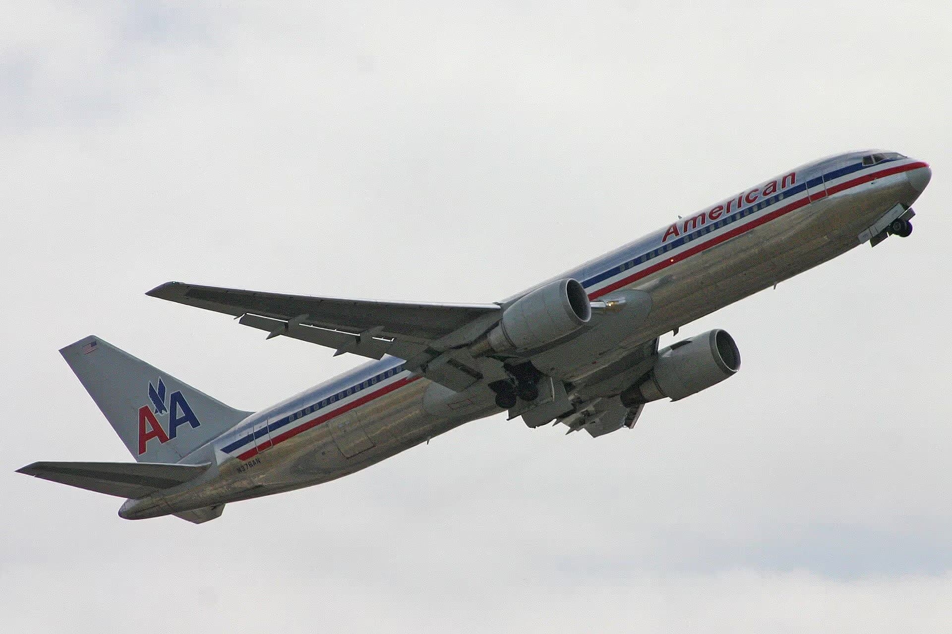 N376AN — Twin-engine aircraft
