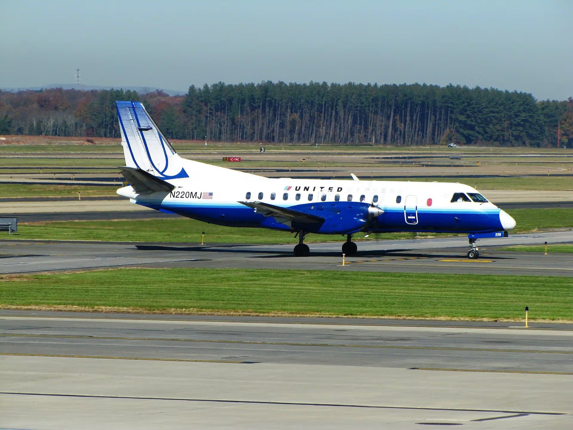 N220MJ — Twin-engine aircraft