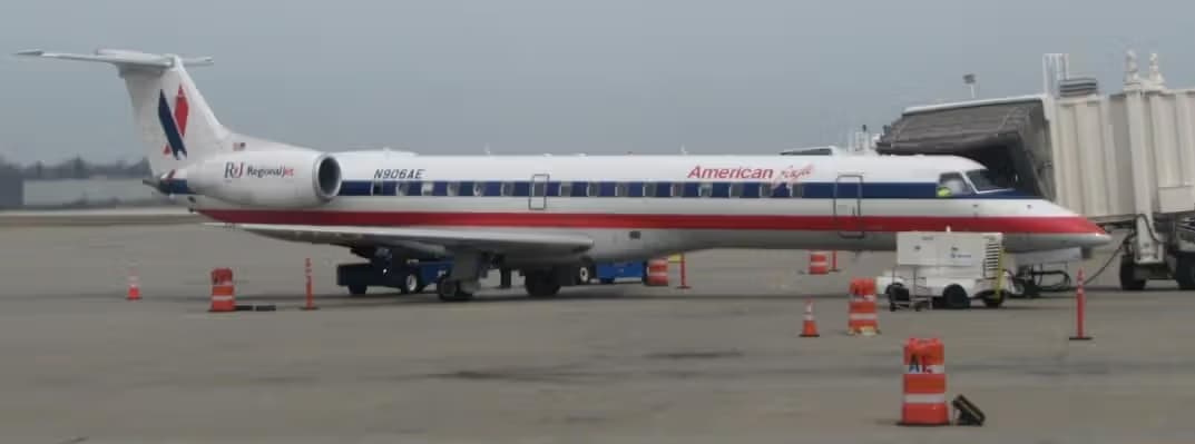 N906AE — Embraer at Cleveland Hopkins International Airport
