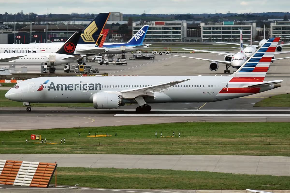 N833AA — Boeing
