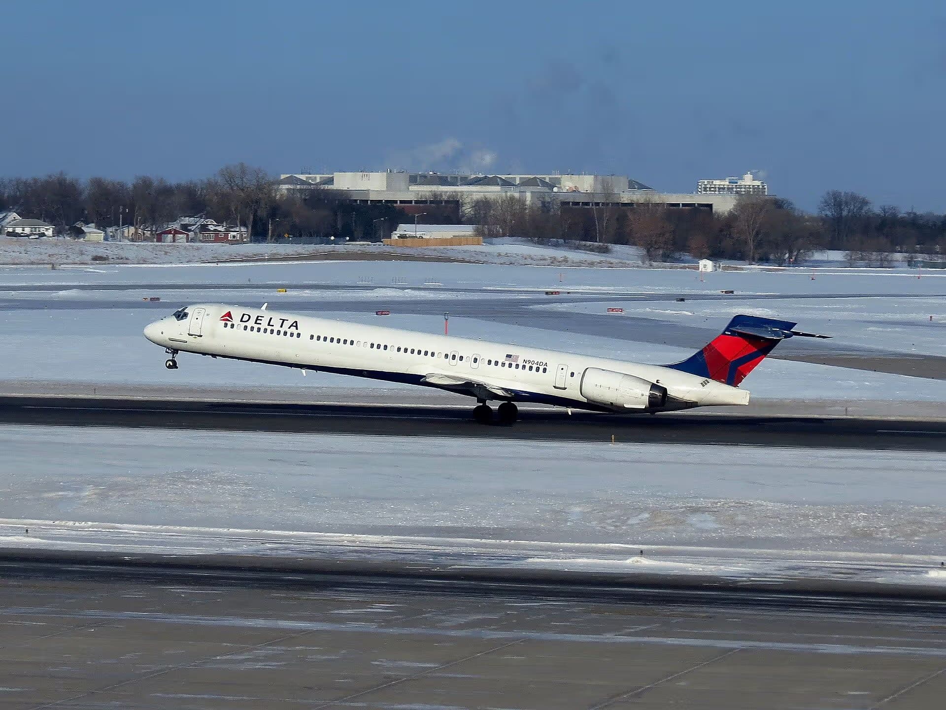 N904DA — Douglas