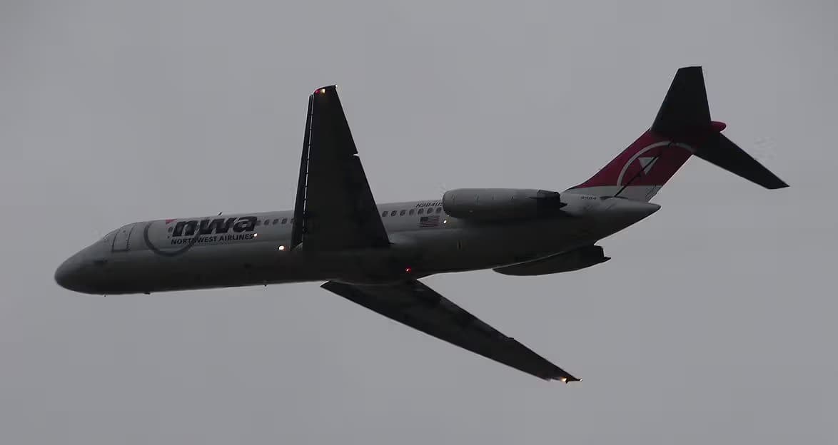 N984US — Aircraft