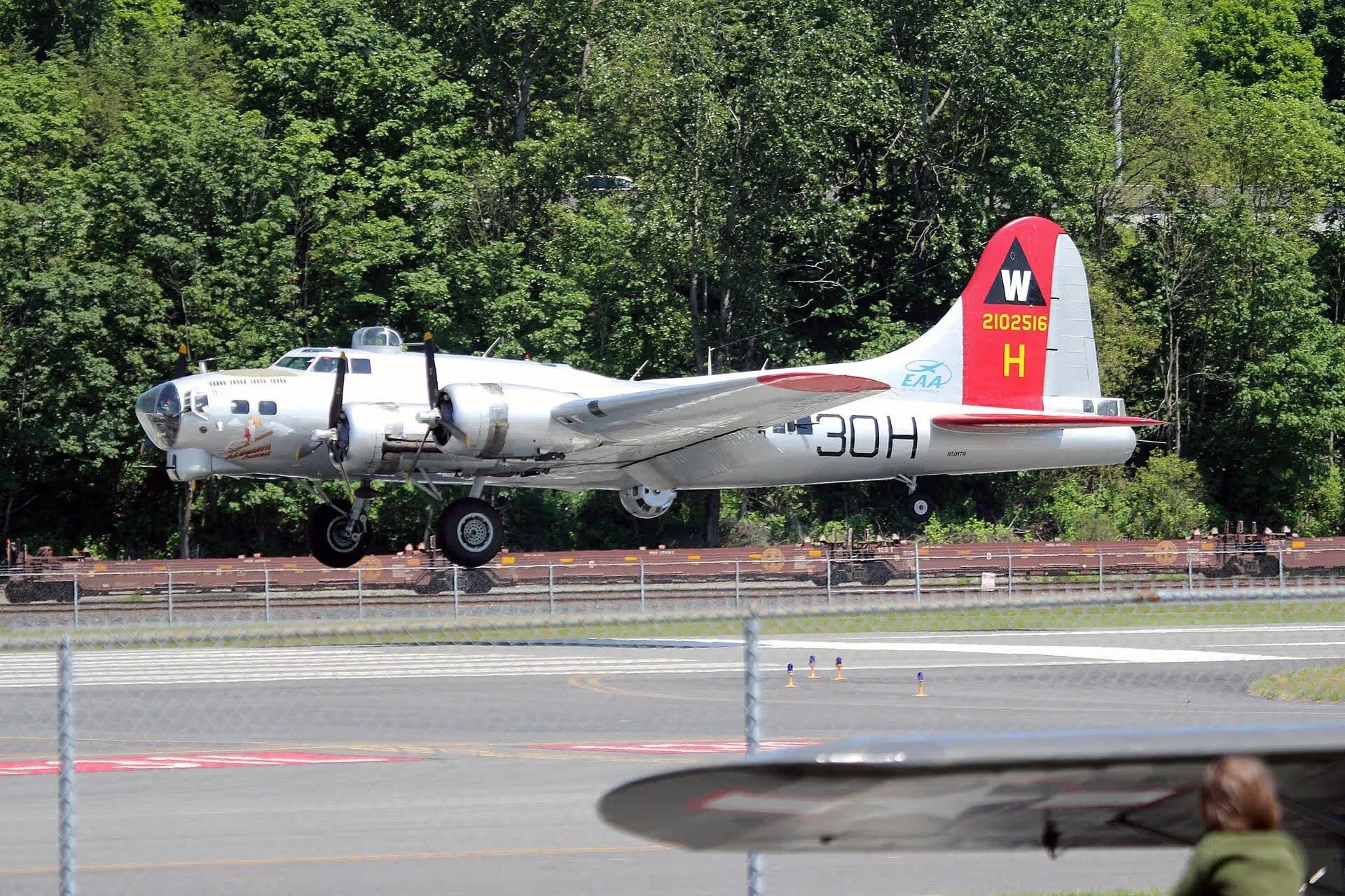 Unidentified — Twin-engine aircraft