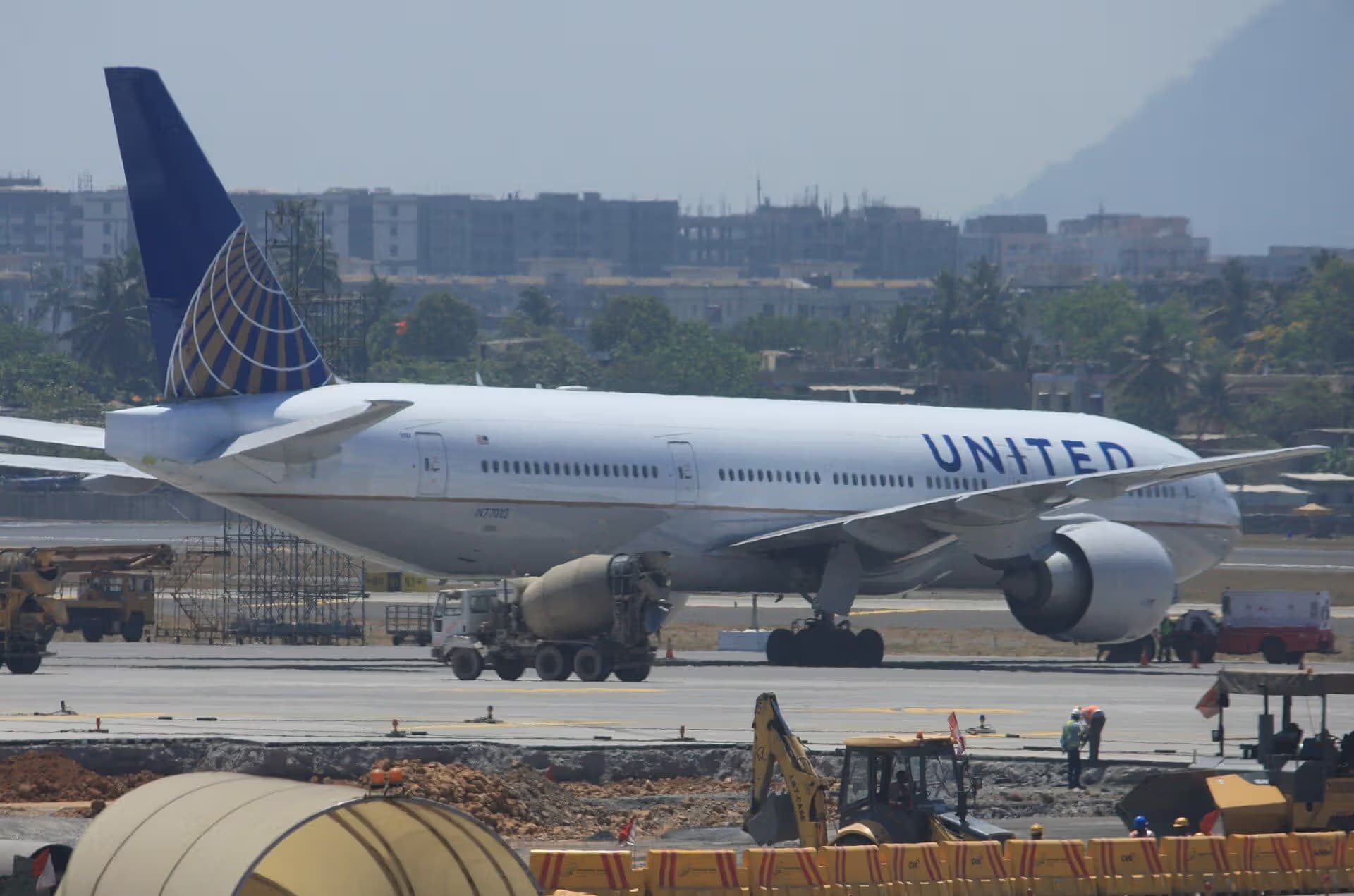 N77012 — Twin-engine aircraft