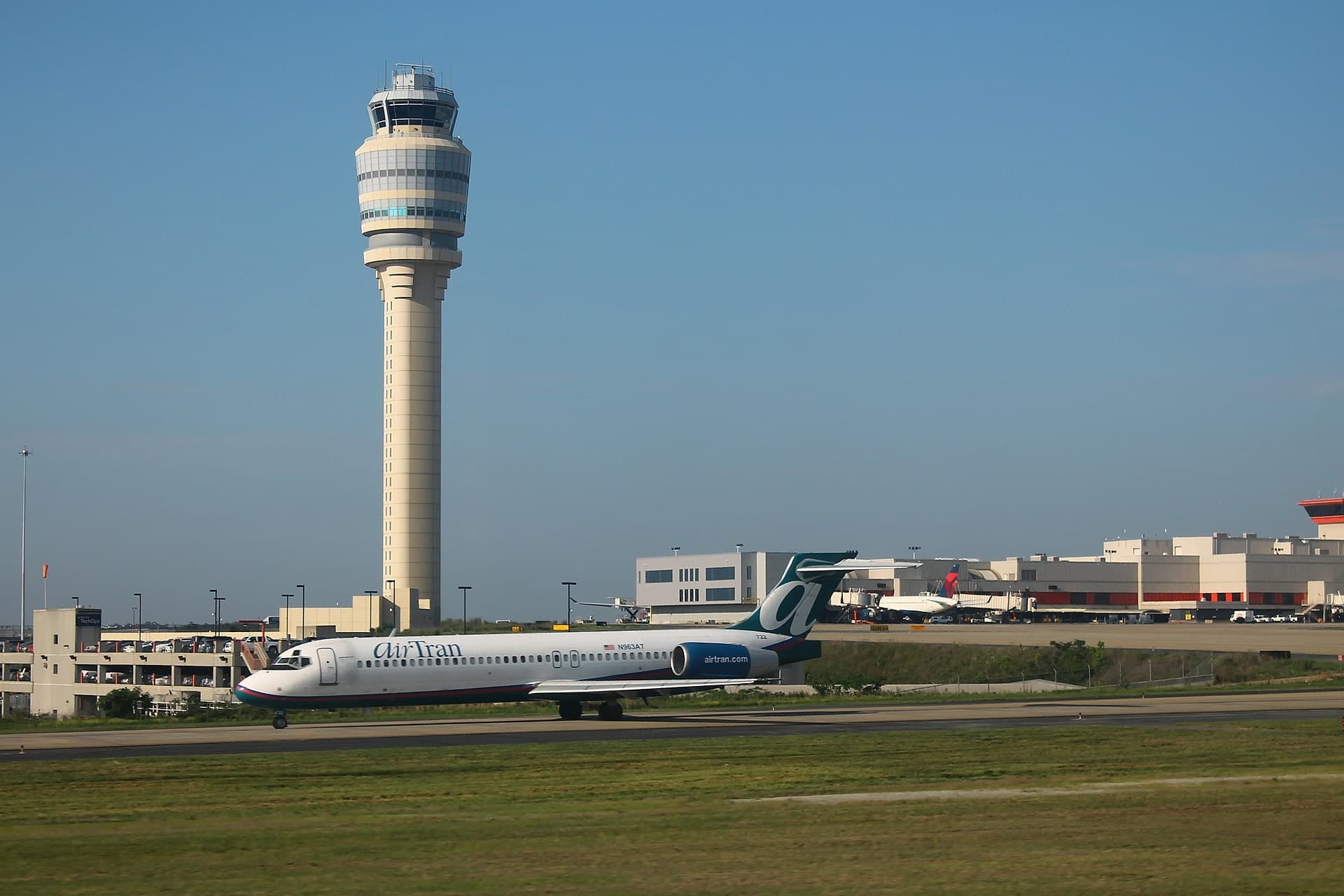 N963AT — Twin-engine aircraft