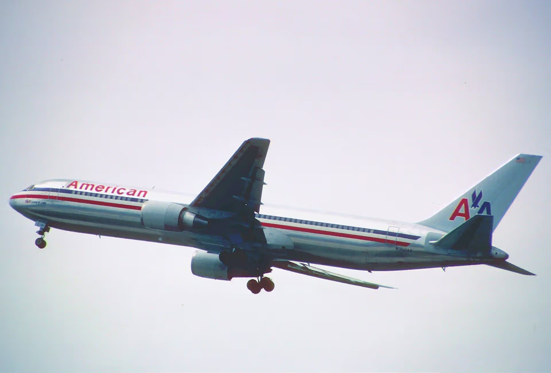 N362AA — Twin-engine aircraft