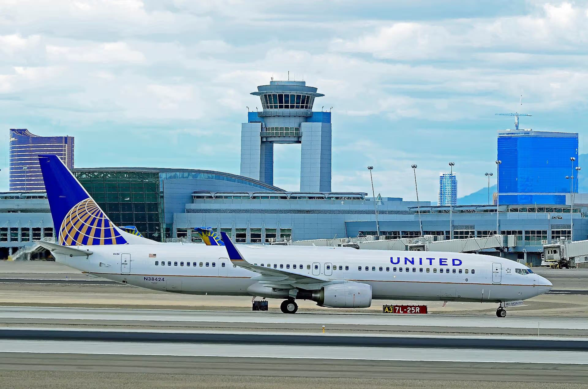 N38424 — Boeing