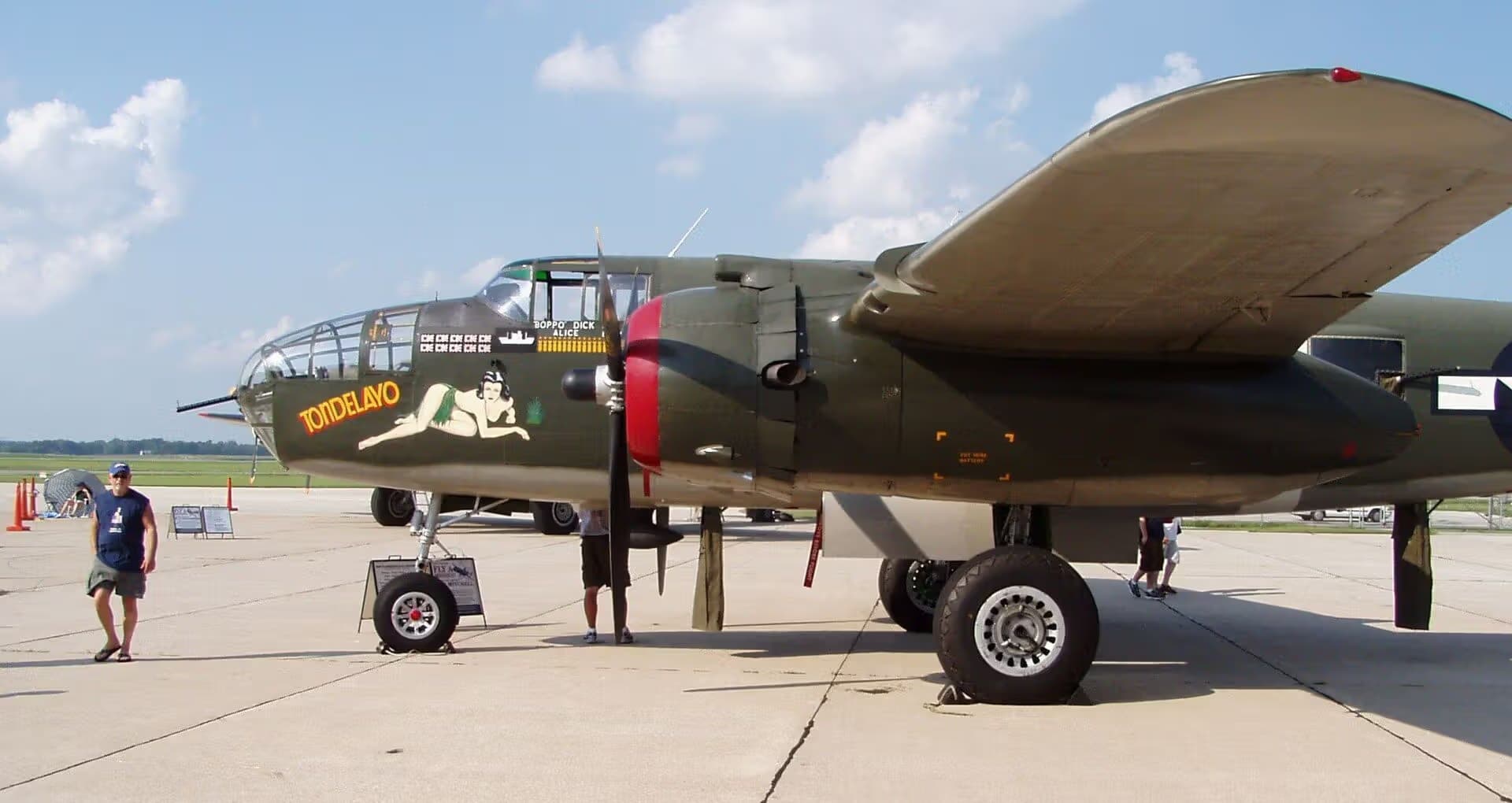 Unidentified — Twin-engine aircraft