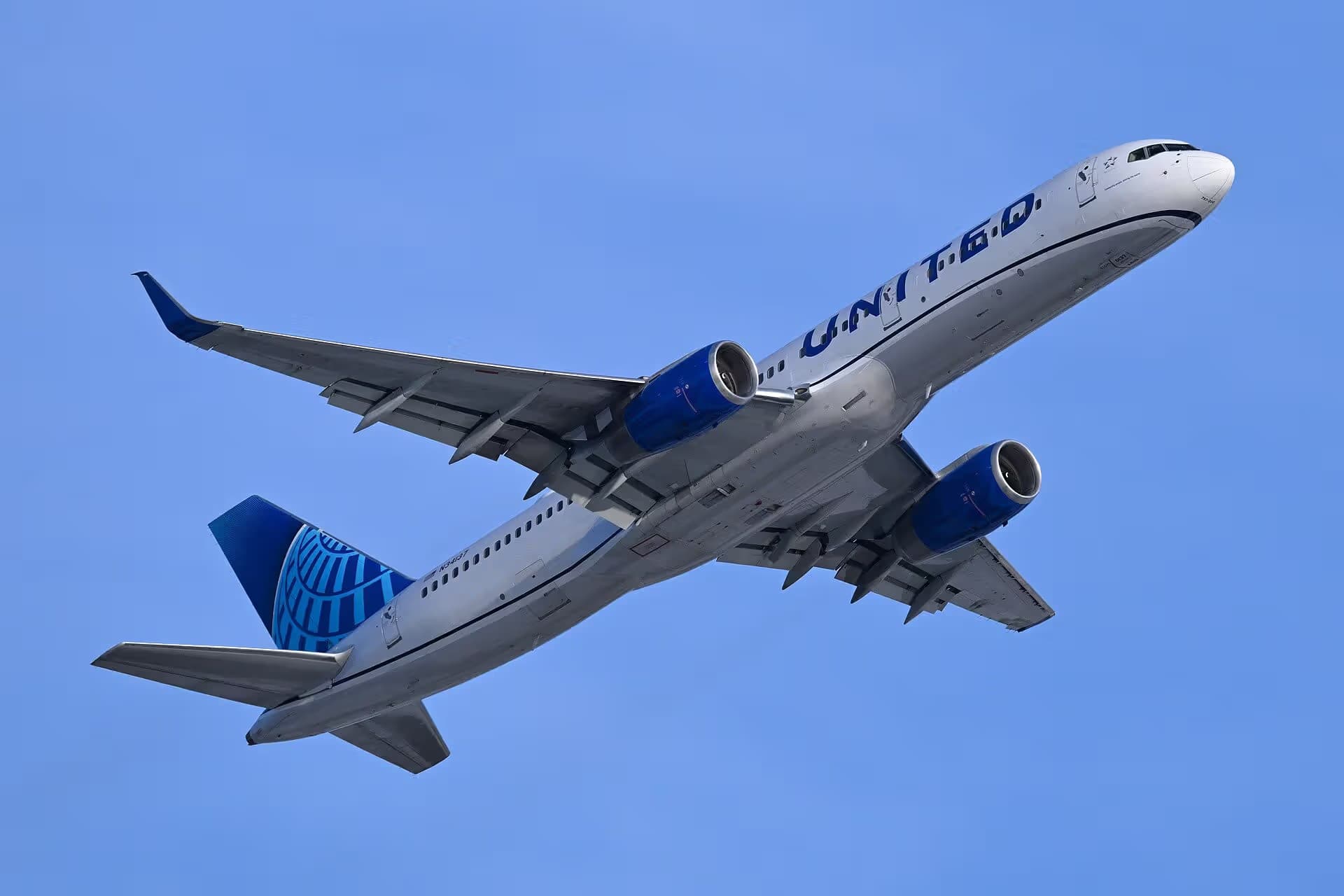 N34137 — Boeing