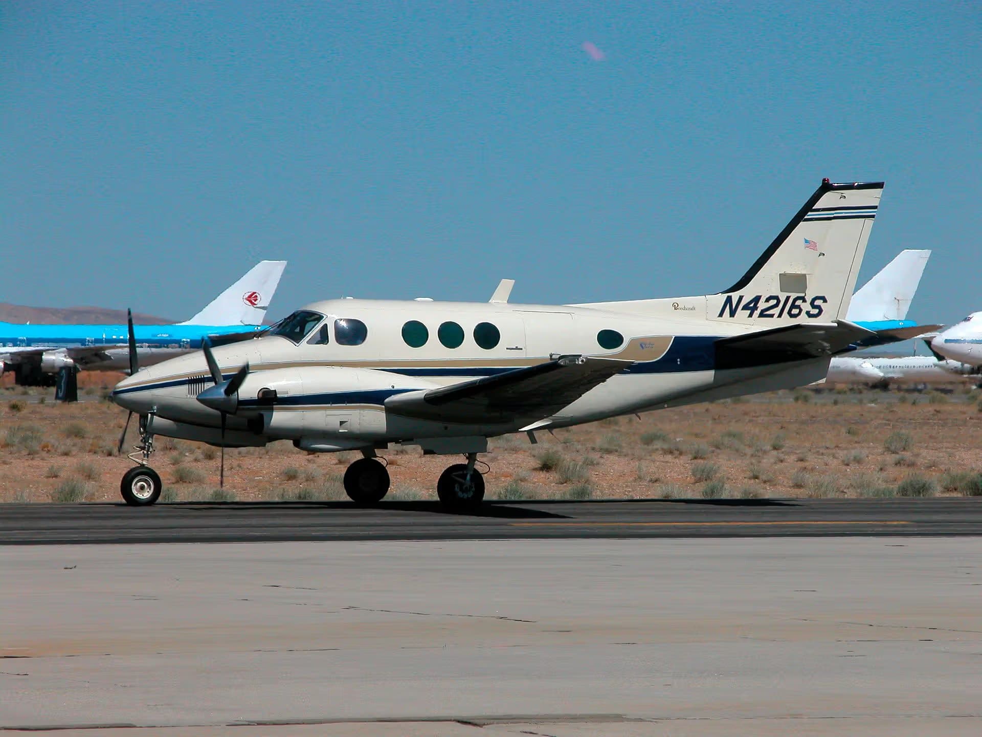 N4216S — Beechcraft