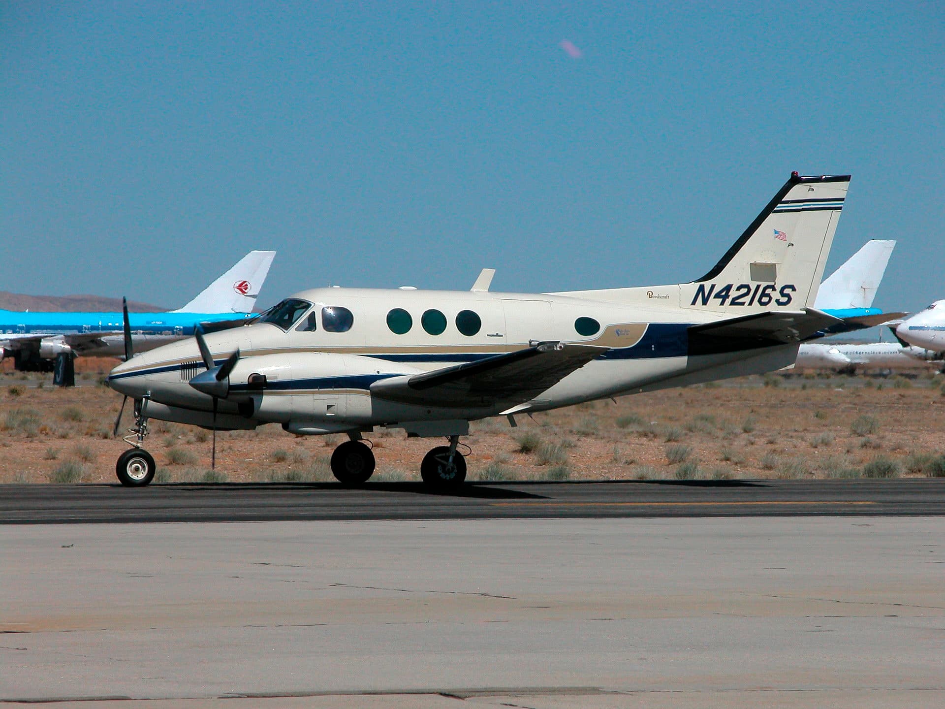 N4216S — Beechcraft