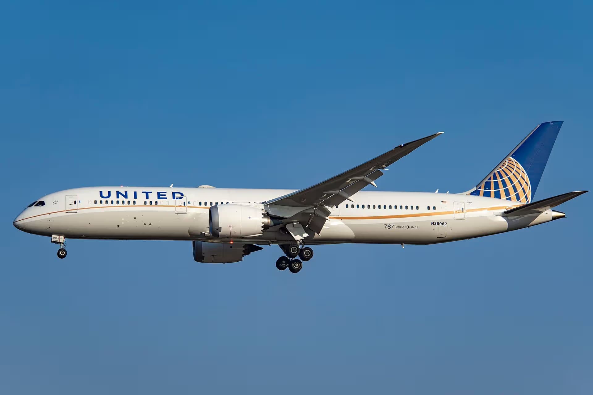 N36962 — Boeing