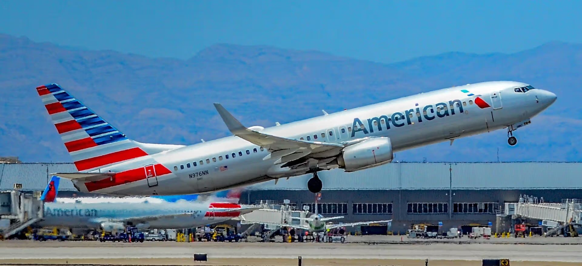 N976NN — Boeing