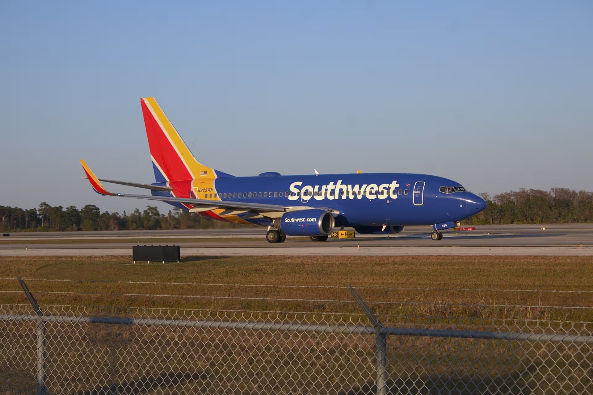 N225WN — Boeing